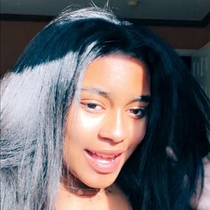 Meet your Posher, Sarit